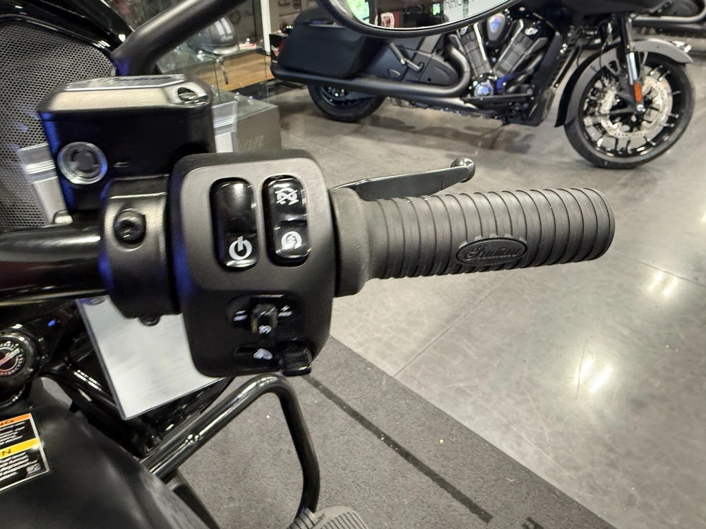 2026 Indian Motorcycle Challenger 112 Dark Horse® With Powerband Audio alt