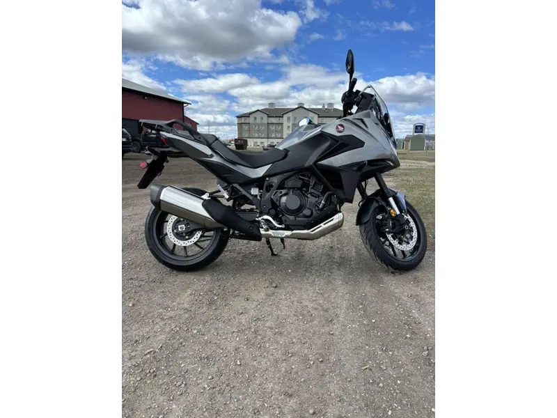 2026 Honda NT1100 thumbnail 3