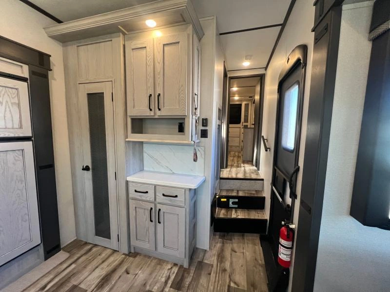 Keystone Rv Montana 295rl 2023 alt