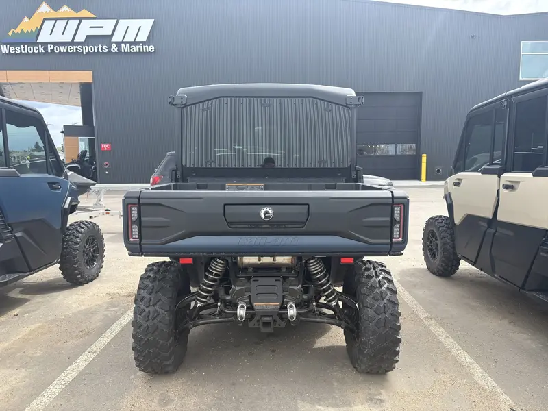 2026 Can-Am Defender Limited HD11 thumbnail 3
