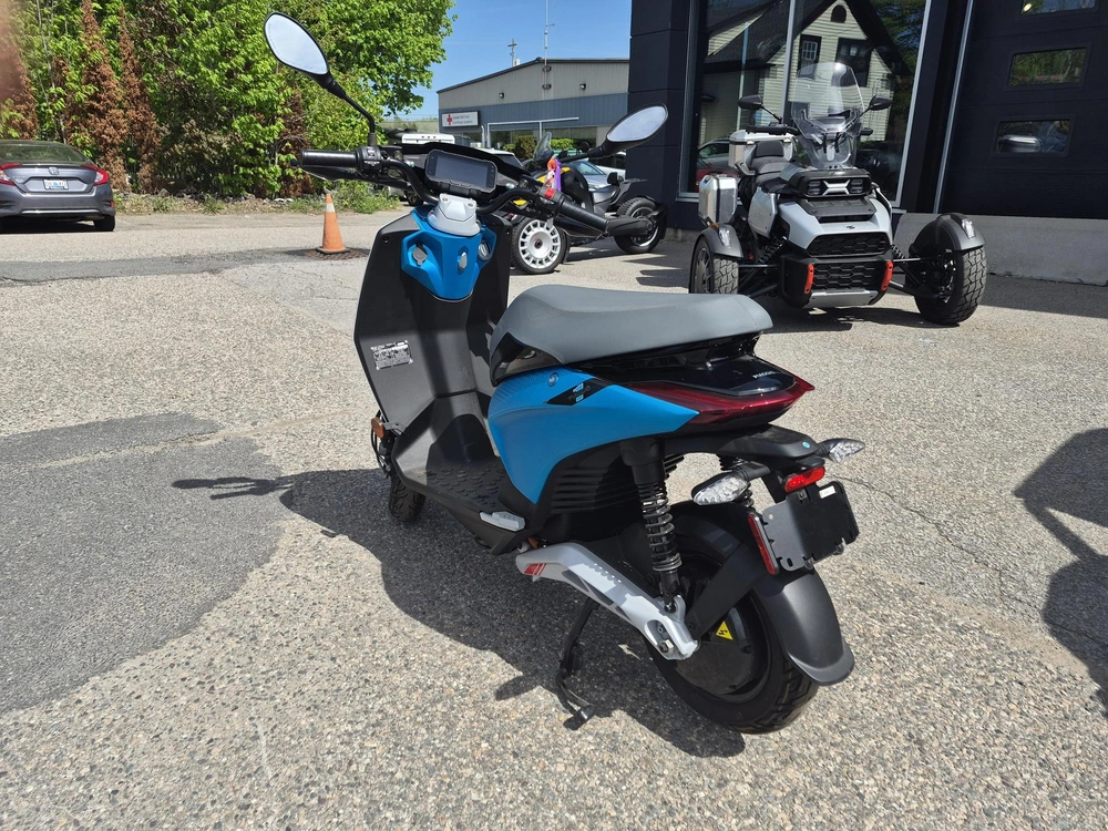 2022 Piaggio Piaggio 1 Active My22 Artic Mix Whiteaur alt