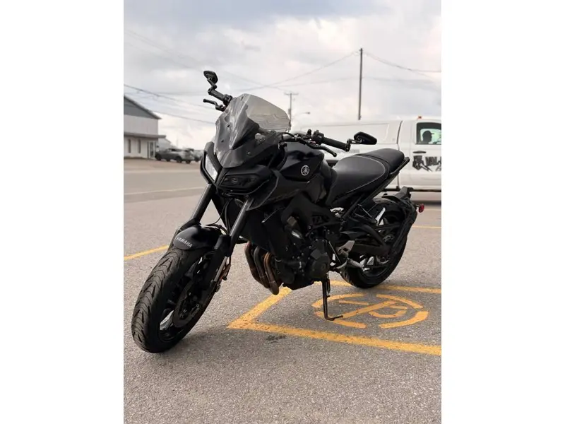 2018 Yamaha MT-09 thumbnail 4