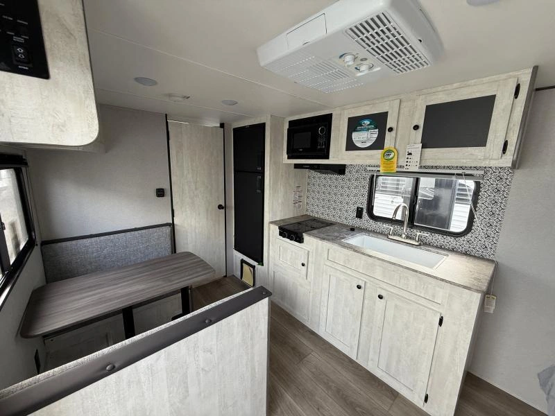 Forest River Shasta 18fq 2024 alt
