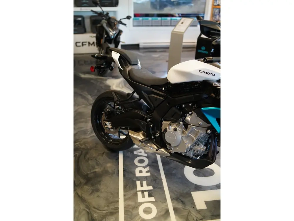 Cfmoto 675 Nk Blanc 2026 alt