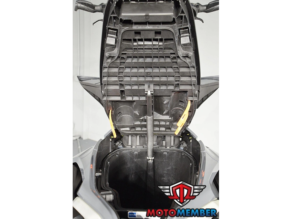 2024 Sea-doo Rxt-x™ 325 Ice Metal / Manta Green alt