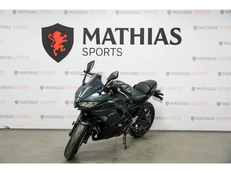 2025 Kawasaki Ninja 650 thumbnail 4