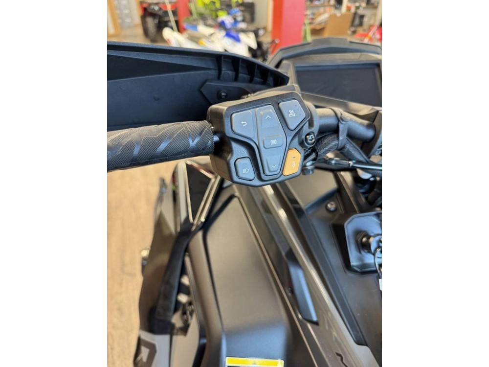 2025 Polaris 850 Indy Xcr 136 Shadow Gray / Gloss Black alt