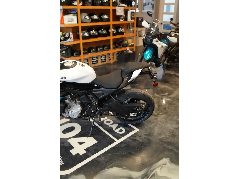 Cfmoto 675 Nk 2026 alt