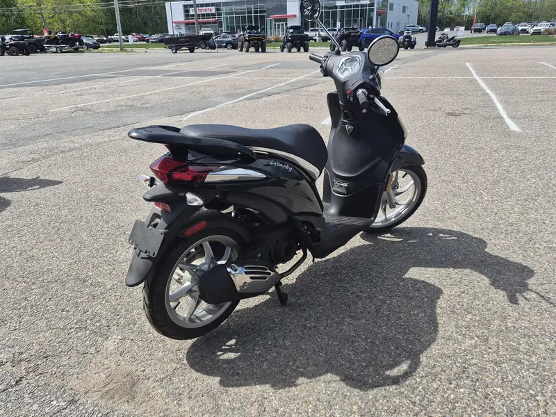 2023 Piaggio LIBERTY IGET 50 BLACK 79/A CAN. MY23 thumbnail 4