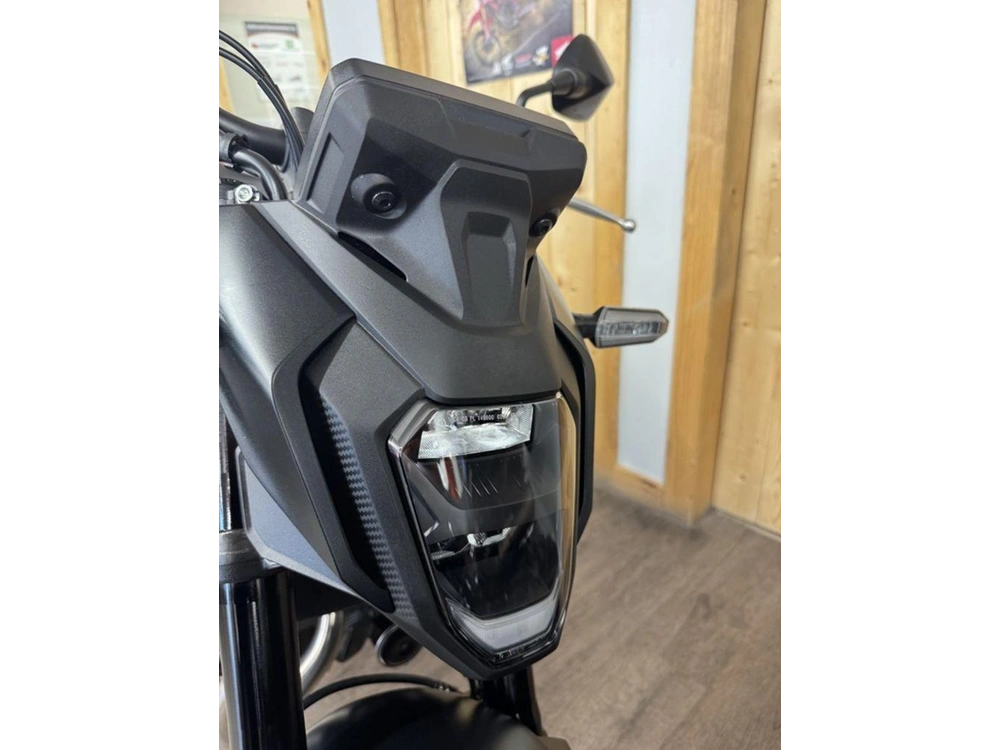 2025 Honda Cb500f alt