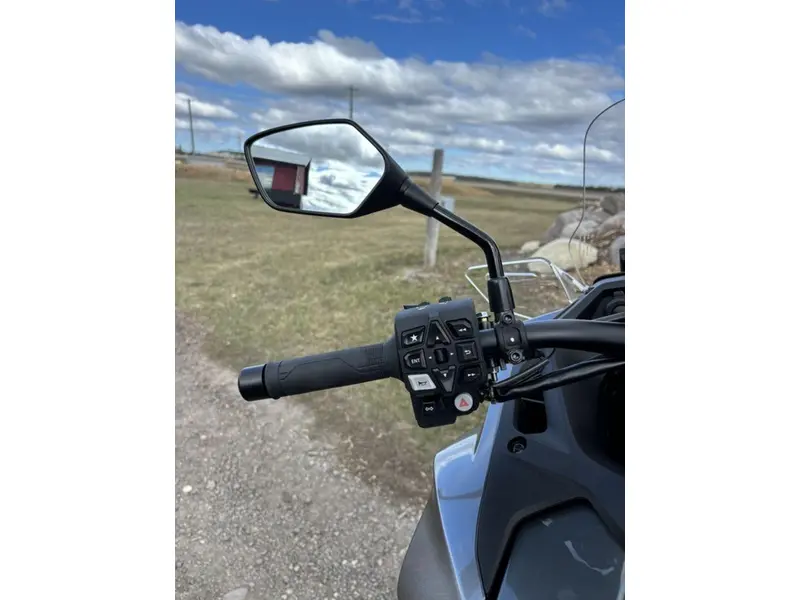 2026 Honda NT1100 thumbnail 11