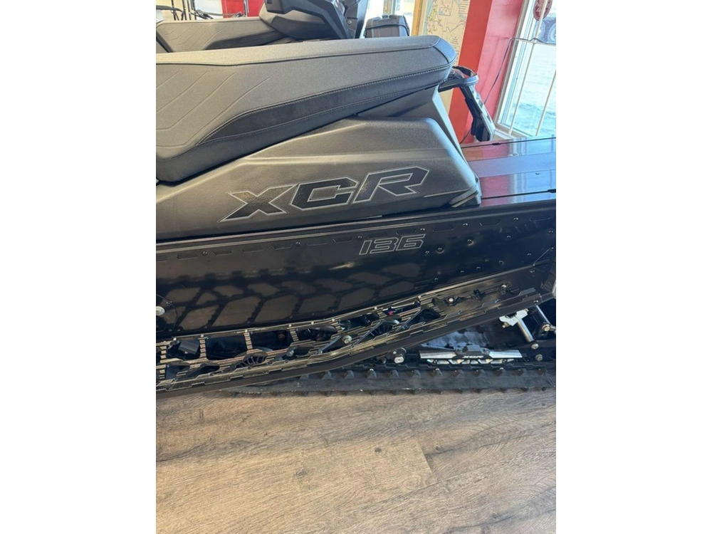 2025 Polaris 850 Indy Xcr 136 Shadow Gray / Gloss Black alt