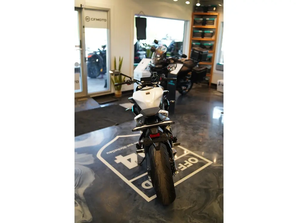Cfmoto 675 Nk 2026 alt