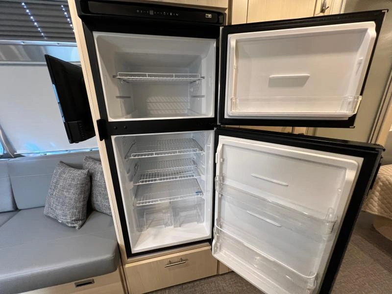 Airstream Flying Cloud 25fb 2023 alt
