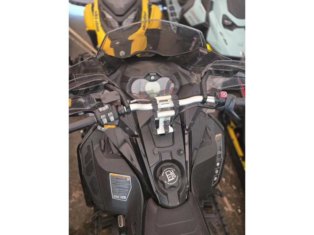 Ski-doo Sm Renegade Xrs 850 Etec-e Ic-q B/b/b 19 850 E-tec® 2019 alt