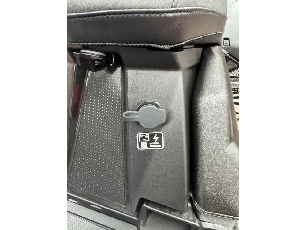 2026 Polaris Prostar S4 Indy Xc 137 Gloss Black / Blue Dusk alt
