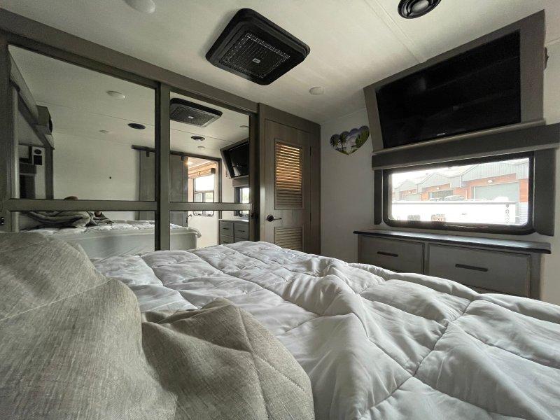 2022 Keystone RV Montana thumbnail 21