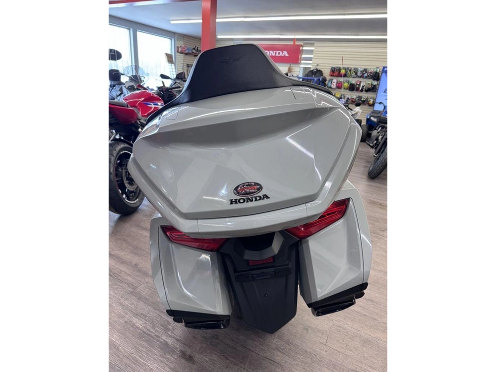2026 Honda Gold Wing Tour alt