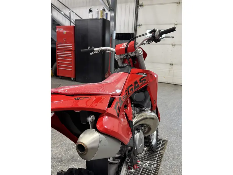 2025 GASGAS MC 250 thumbnail 9