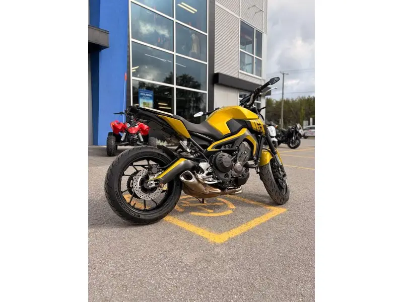 2016 Yamaha FZ09 thumbnail 7
