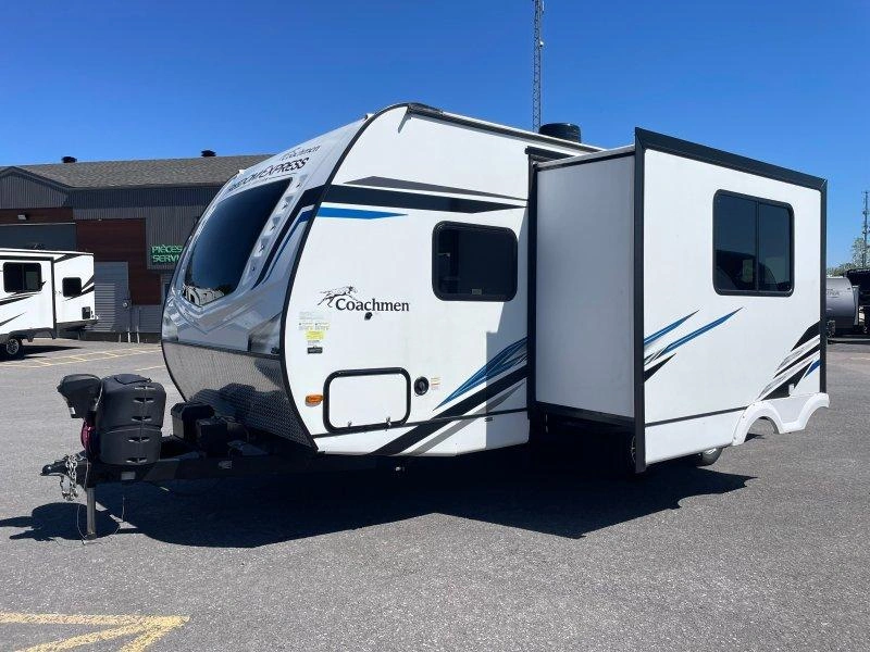 Coachmen Freedom Express 238bhs 2022 alt