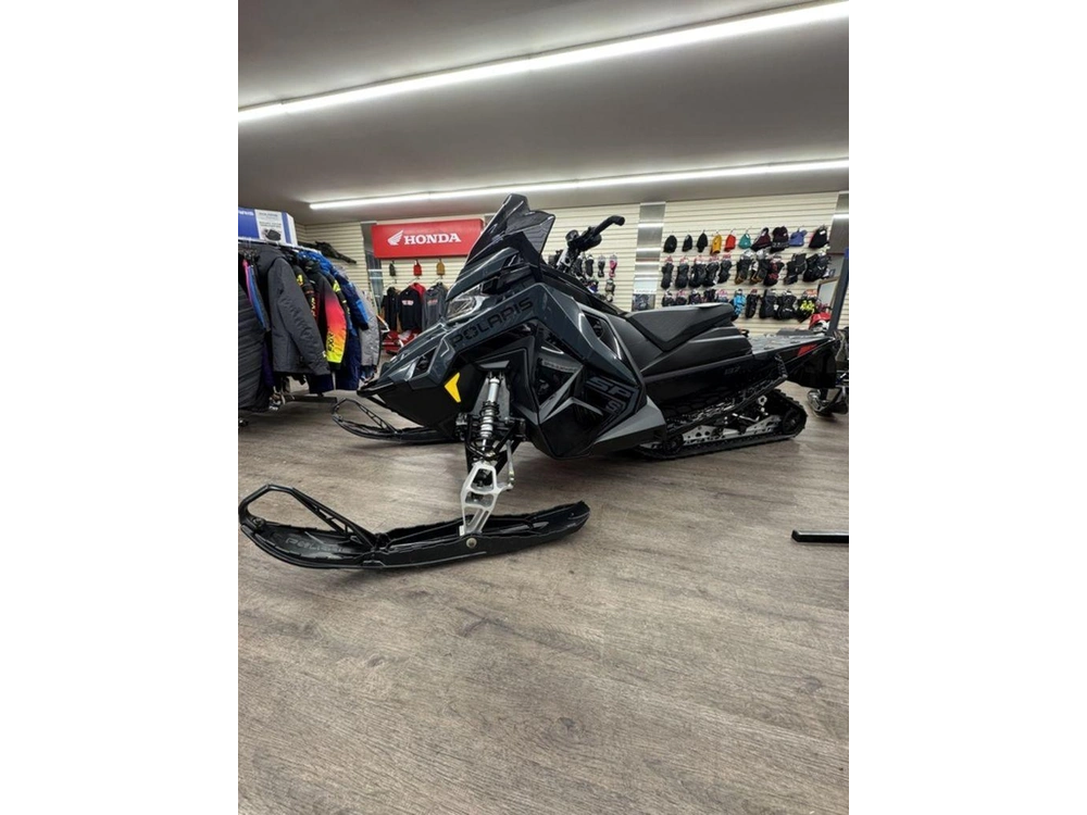 2026 Polaris Prostar S4 Indy Xc 137 Gloss Black / Blue Dusk alt