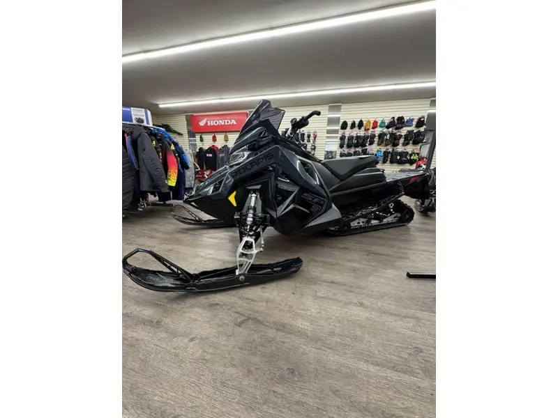 Polaris ProStar S4 INDY SP 137 Gloss Black 2026