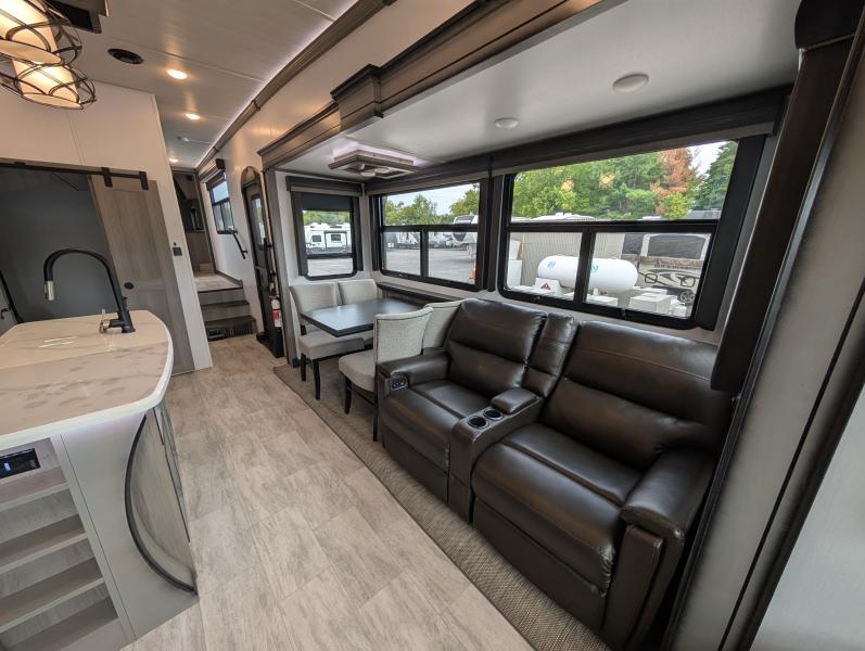 2023 Keystone RV Montana thumbnail 10