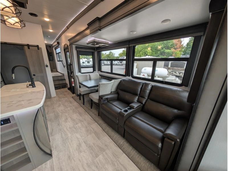 Keystone Rv Montana 3857br 2023 alt