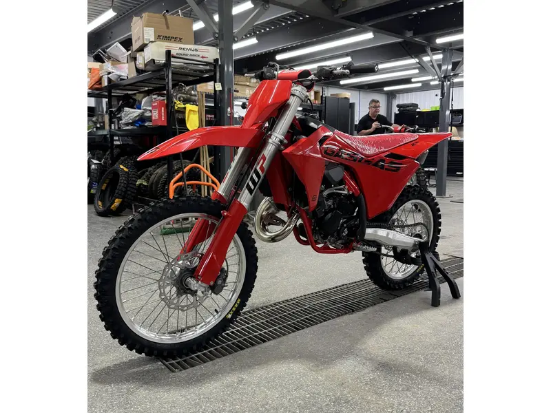 2025 GASGAS MC 150 thumbnail 6