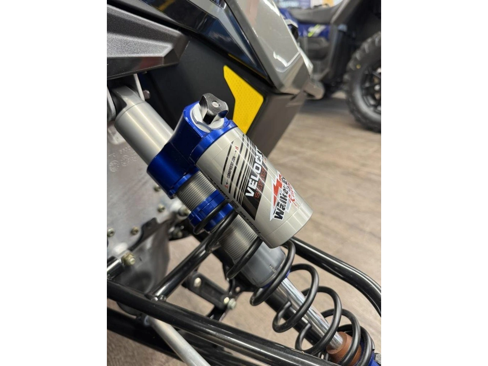 2025 Polaris Boost Indy Vr1 137 Shadow Gray / Gloss Black alt