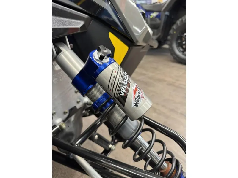 Polaris Boost Indy VR1 137 Shadow Gray / Gloss Black 2025
