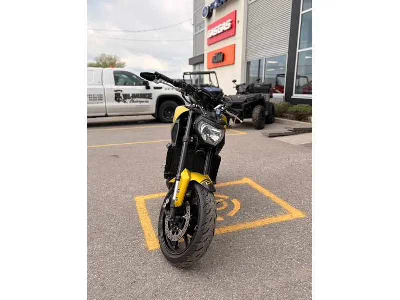2016 Yamaha FZ09 thumbnail 3