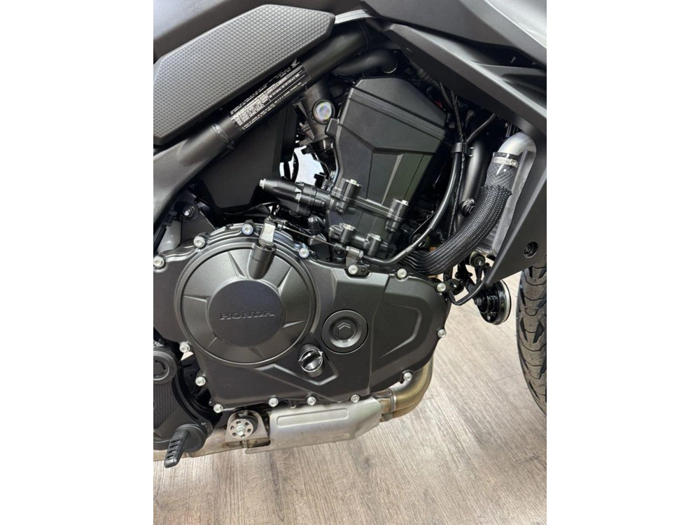 2025 Honda Cb750 alt