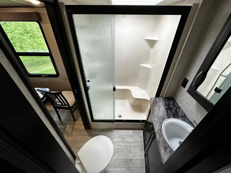 Grand Design Momentum 354m 2018 alt
