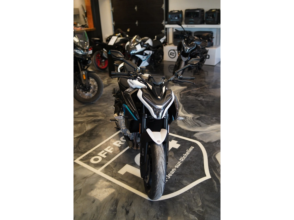 2026 Cfmoto 675 Nk alt