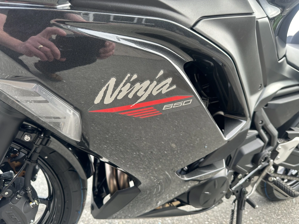 2026 Kawasaki Ninja 650 alt