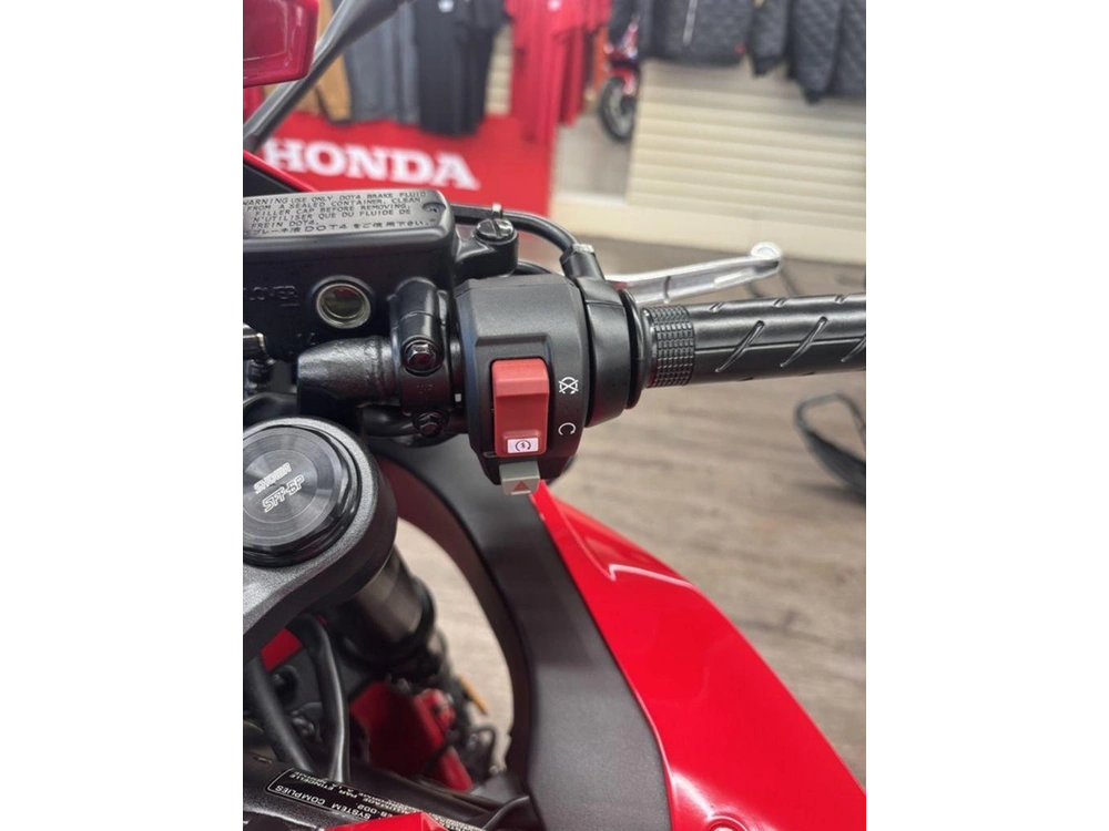 2026 Honda Cbr650r E-clutch Abs alt
