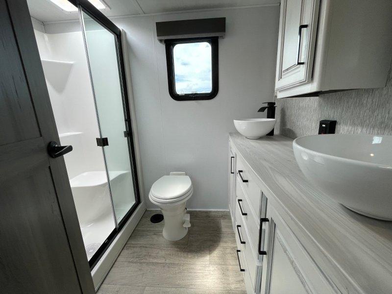 2022 Keystone RV Montana thumbnail 24