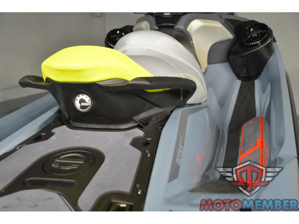 2024 Sea-doo Rxt-x™ 325 Ice Metal / Manta Green alt