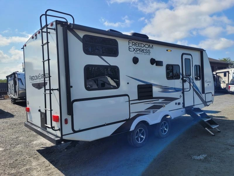 Coachmen Freedom Express 238bhs 2021 alt
