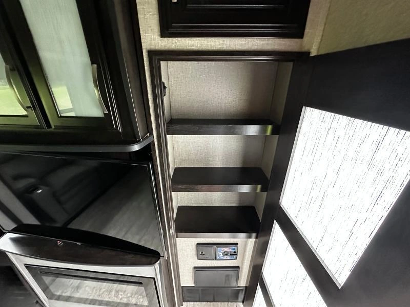 Grand Design Momentum 354m 2018 alt