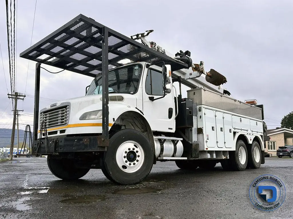 2010 Freightliner M2-106