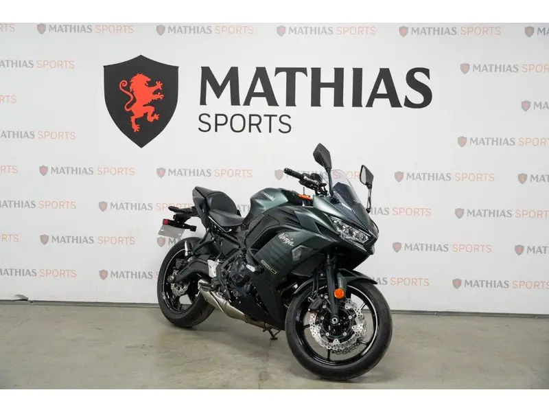 2025 Kawasaki Ninja 650 thumbnail 2