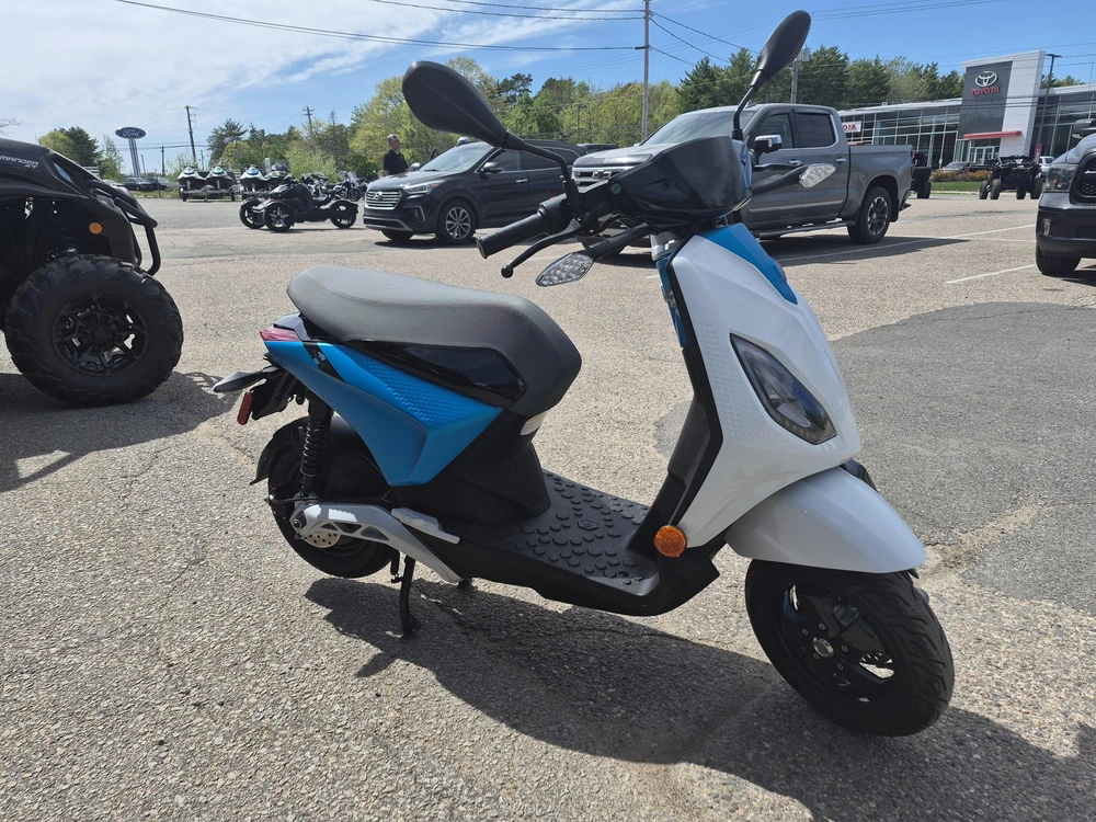 2022 Piaggio Piaggio 1 Active My22 Artic Mix Whiteaur alt
