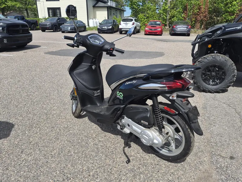 2023 Piaggio LIBERTY IGET 50 BLACK 79/A CAN. MY23 thumbnail 3