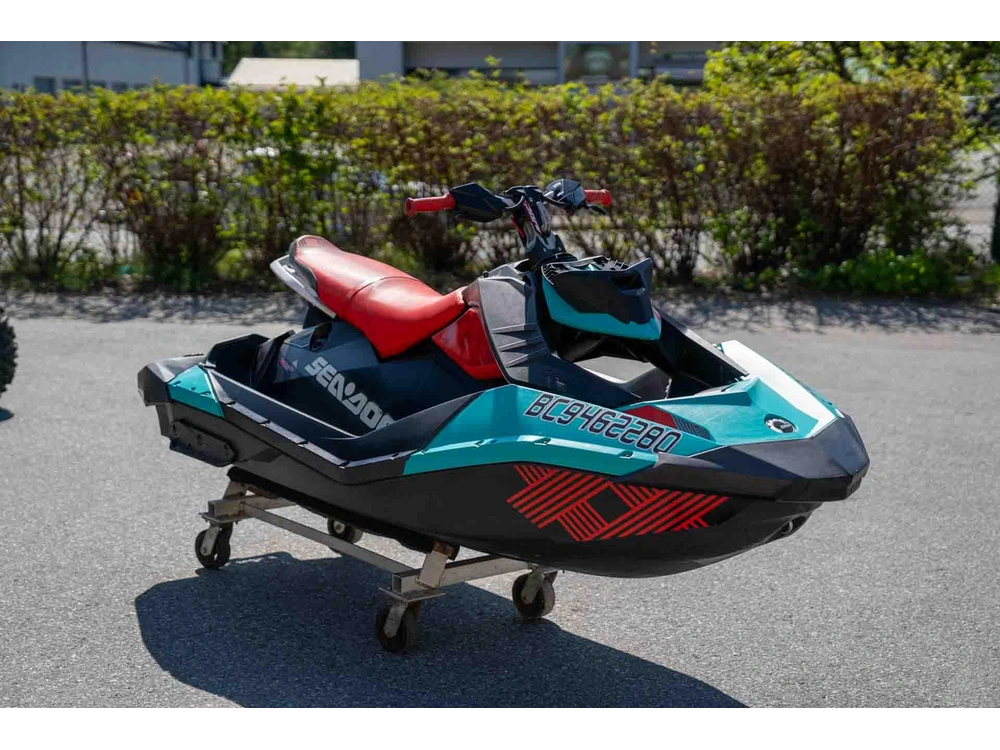 2018 Sea-doo Spark Trixx 3up Ibr Teal/red alt