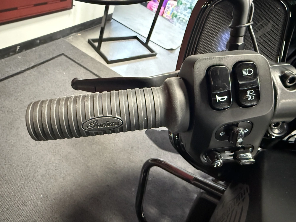 2026 Indian Motorcycle Challenger 112 Dark Horse® With Powerband Audio alt