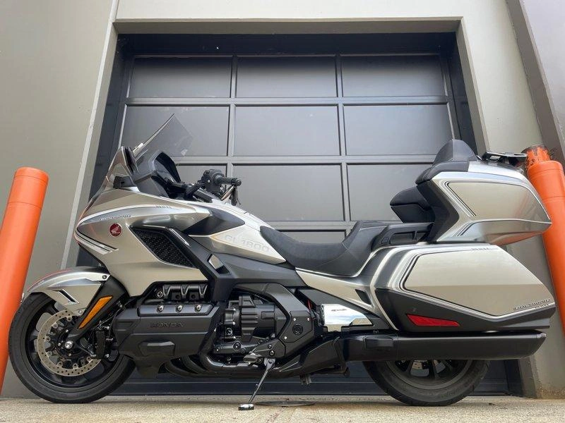 2025 Honda Gold Wing alt
