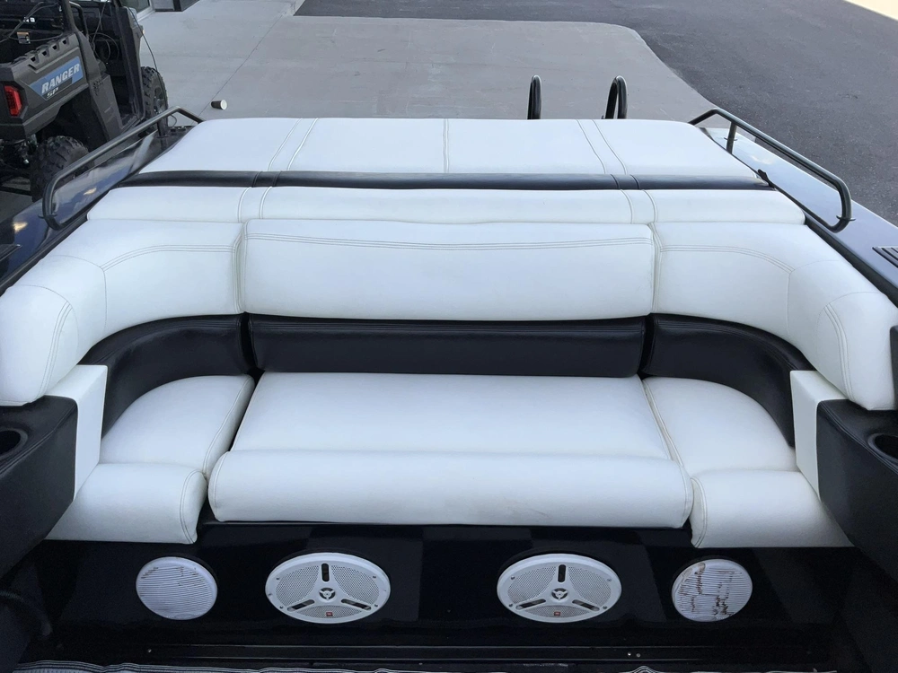 1990 Baja Boats Outlaw 27 alt